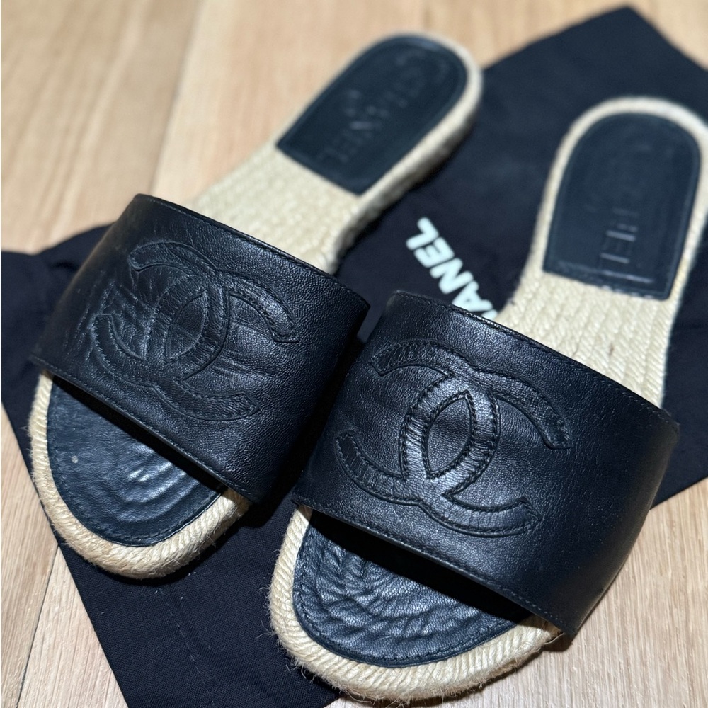 Chanel Black Leather Espadrille Slides - Women's sz37